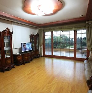 Dal Bongbong Διαμέρισμα Σεογκουίπο Exterior photo