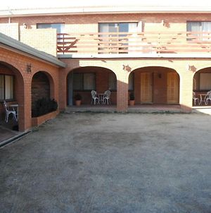 Cooma Country Club Motor Inn Exterior photo