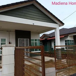 Madiena Homestay Kampung Gurun Exterior photo