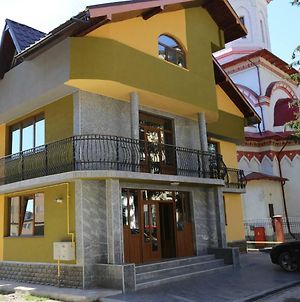 Class Ξενοδοχείο Petroşani Exterior photo