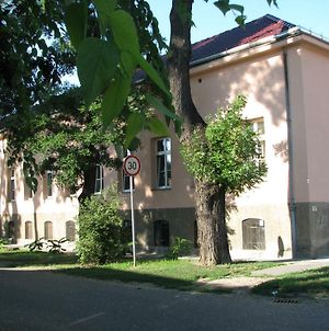 Bercsenyi Vendeghaz Ξενοδοχείο Ντέμπρετσεν Exterior photo