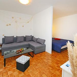 Apartment Vukovic Πόρετς Exterior photo