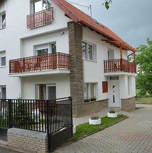 Varga Apartman Heviz Διαμέρισμα Exterior photo