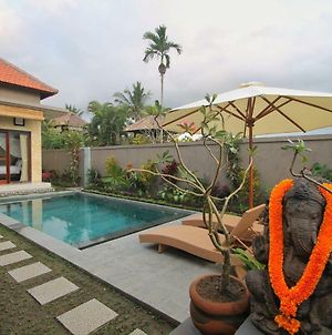 Pondok Gadri Villa Ubud Exterior photo