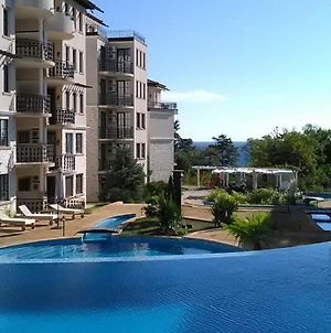 Beautiful 1St-Line Seaview Appartement In 4Star The Cliff Obzor Exterior photo