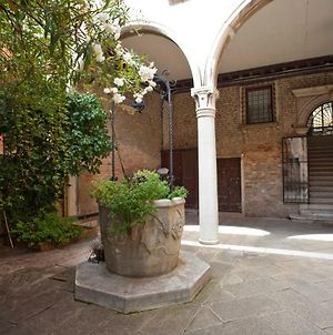 Al Mezzanino, Palazzo Torniello Διαμέρισμα Βενετία Exterior photo