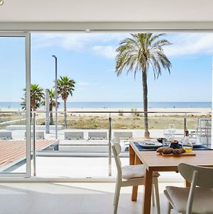 Sunny Beachfront Escape Διαμέρισμα Castelldefels Exterior photo