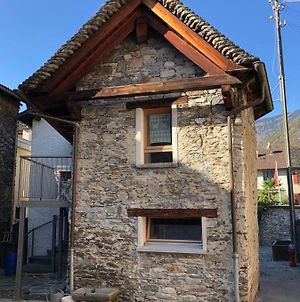 Rustico Cadrobi 20 Bed and Breakfast San Vittore Exterior photo