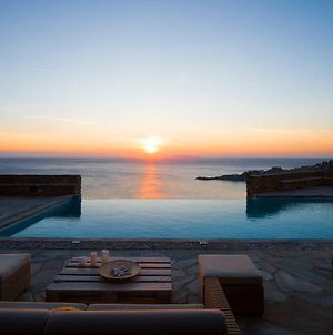 Luxury Cycladic Villa-Enjoy Infinity Pool Sunsets Κούνδουρος Exterior photo
