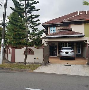 Jeish'S Cottage, Pasir Gudang Exterior photo