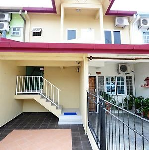 The One Vacation Home Malacca Exterior photo