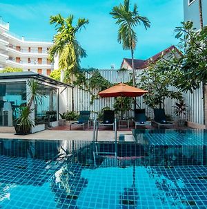 Citrus Patong Hotel By Compass Hospitality Exterior photo