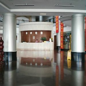 Airport Land Hotel Σενγιάνγκ Exterior photo