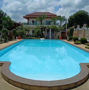 Sumali Villa Sing Buri Exterior photo