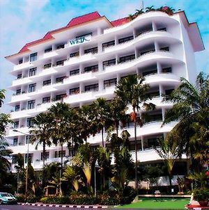 Weta International Hotel Σουραμπάγια Exterior photo
