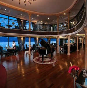 Le Theatre Cruises - Wonder On Lan Ha Bay Ξενοδοχείο Χα Λονγκ Exterior photo