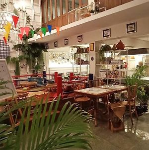 Fun Cafe And Hostel Μπανγκόκ Exterior photo