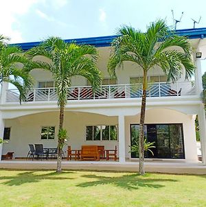 Luxury Villa With Pool In Tropical Garden Puerto Princesa Exterior photo