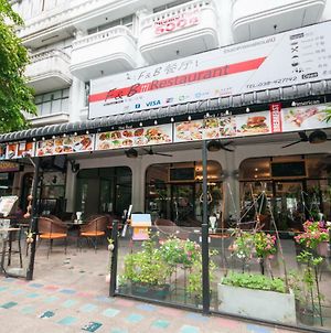 F And B Hotel-Bar-Restaurant Pattaya Exterior photo