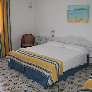 Hotel Tre Botti Baja Sardinia Exterior photo