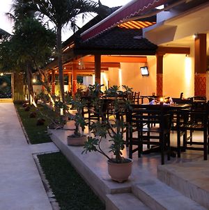 Hotel Melamun Pabean Buleleng Exterior photo