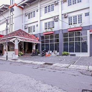 Reddoorz Near Ugm Ξενοδοχείο Γιογκιακάρτα Exterior photo