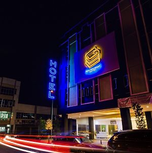 Golden Roof Hotel Ampang Ίπο Exterior photo