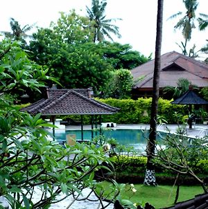 Hotel Celuk Agung Pabean Buleleng Exterior photo