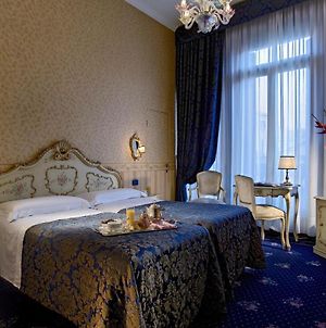 Hotel Montecarlo Βενετία Room photo