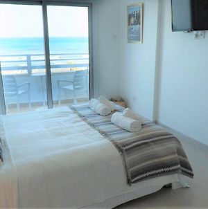Larnaka Seaview Luxury Suites Exterior photo