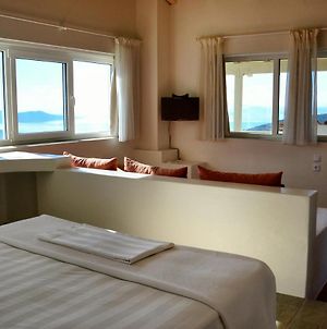Golden Sea View Suites Tsakei Exterior photo