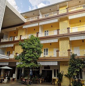 Sri Krungthep Hotel Μπανγκόκ Exterior photo