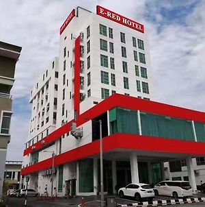 E-Red Hotel Melaka Exterior photo