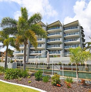 Tingeera Luxury Beachfront Apartments Χέρβεϊ Μπέι Exterior photo