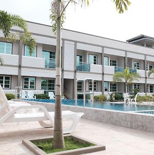 Aneeda Inn Pantai Cenang  Exterior photo