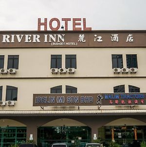 Oyo 301 River Inn Hotel PENANG Exterior photo