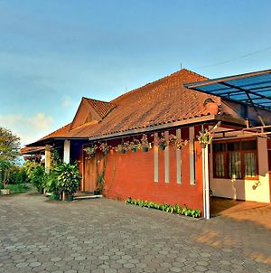 Vila Bunga Merah Gelatik Βίλα Lembang Exterior photo
