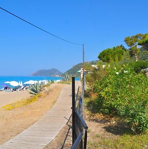 Beachfront Holiday House “Yannis” On Agios Gordios Beach In Corfu Βίλα Exterior photo