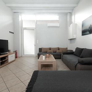 Spacious Apartment-600M From The Subway Αθήνα Exterior photo