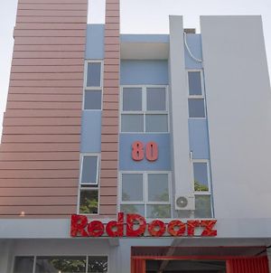 Reddoorz Plus Syariah @ Raya Nginden 2 Ξενοδοχείο Σουραμπάγια Exterior photo