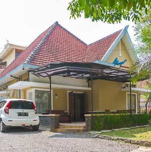 Reddoorz Plus Near Brawijaya Museum Ξενοδοχείο Μαλάνγκ Exterior photo