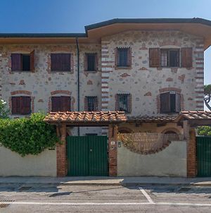 Villa Il Fortino Λίντο ντι Καμαϊόρε Exterior photo