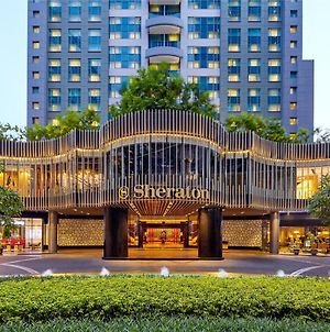 Sheraton Surabaya Hotel & Towers Exterior photo