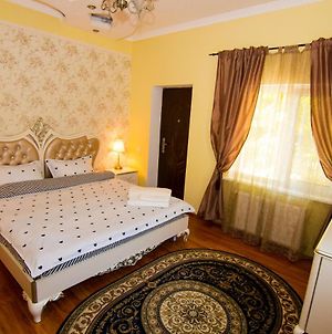 Charming Apartment In Villa Near Airport Βουκουρέστι Exterior photo
