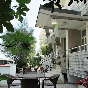 Hotel Villa Fiorita Μιλάνο Μαριτίμα Exterior photo