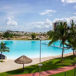 Departamento En Cancun Con 7 Albercas Tipo Playa Y Laguna Διαμέρισμα Exterior photo