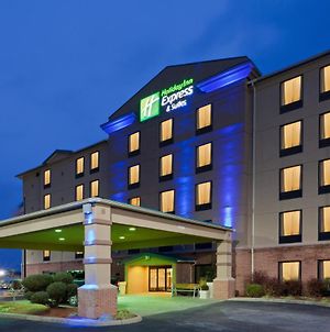 Holiday Inn Express & Suites Charleston-Southridge Exterior photo