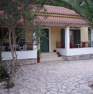 Villa Lucia Apartments Μπούκαρι Exterior photo