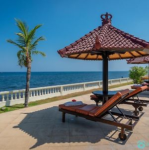 Villa Namaste - Beachfront At Lovina 10P, Pool, Bbq Banjar  Exterior photo