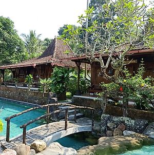 Jogloplawang Villa&Resort Kaliurang Exterior photo